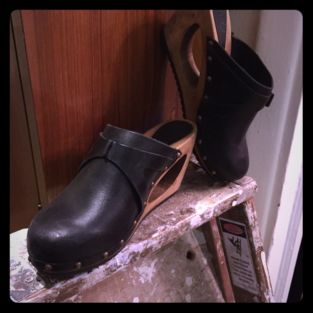 Sanita Clogs Size 8